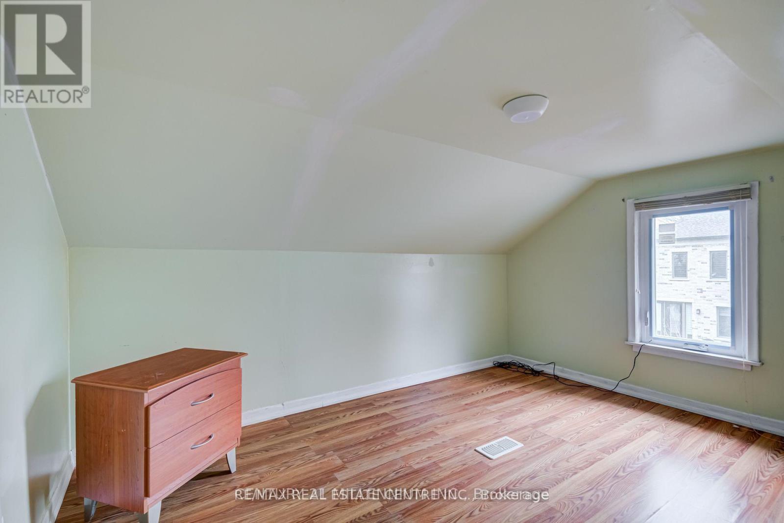 6 Eastern Avenue, Brampton (Queen Street Corridor), Ontario  L6W 1X6 - Photo 18 - W12400737