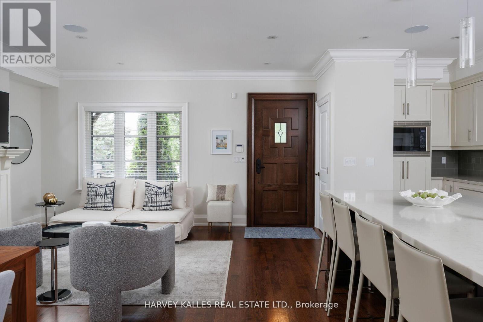 38 Westmount Park Road, Toronto, Ontario  M9P 1R6 - Photo 6 - W12400752