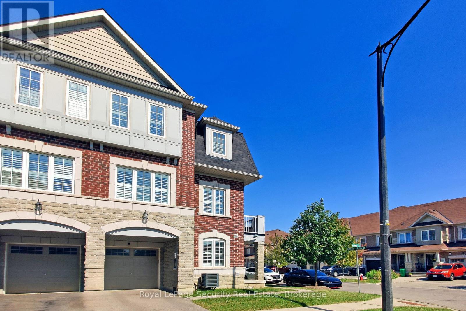 55 Golden Springs Drive, Brampton, Ontario  L7A 0C7 - Photo 2 - W12400781