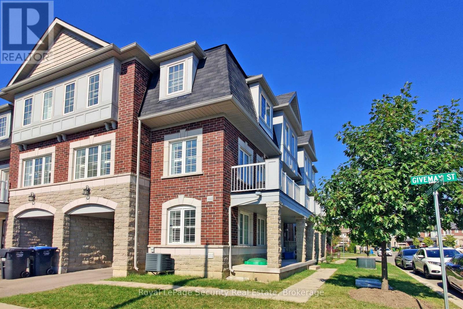 55 Golden Springs Drive, Brampton, Ontario  L7A 0C7 - Photo 4 - W12400781