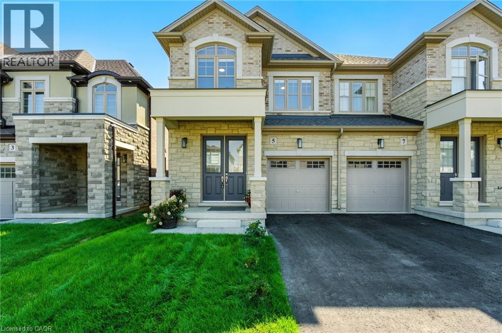 5 Cherry Blossom Heights, Hamilton, Ontario  L9B 0E9 - Photo 2 - 40767892