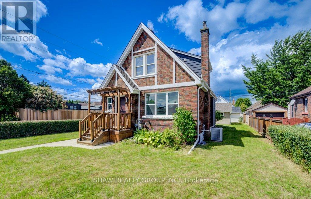 28 Barons Avenue S, Hamilton, Ontario  L8K 2X9 - Photo 1 - X12400694