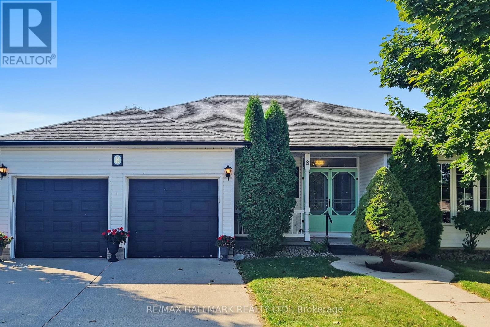 8 GREENFIELD PLACE, Wilmot, Ontario