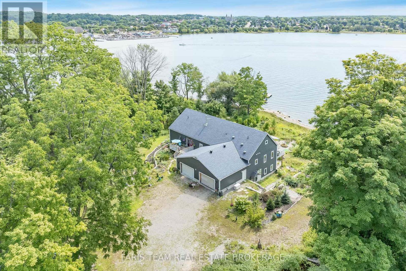 243 Champlain Road, Penetanguishene, Ontario  L9M 1S2 - Photo 3 - S12366105