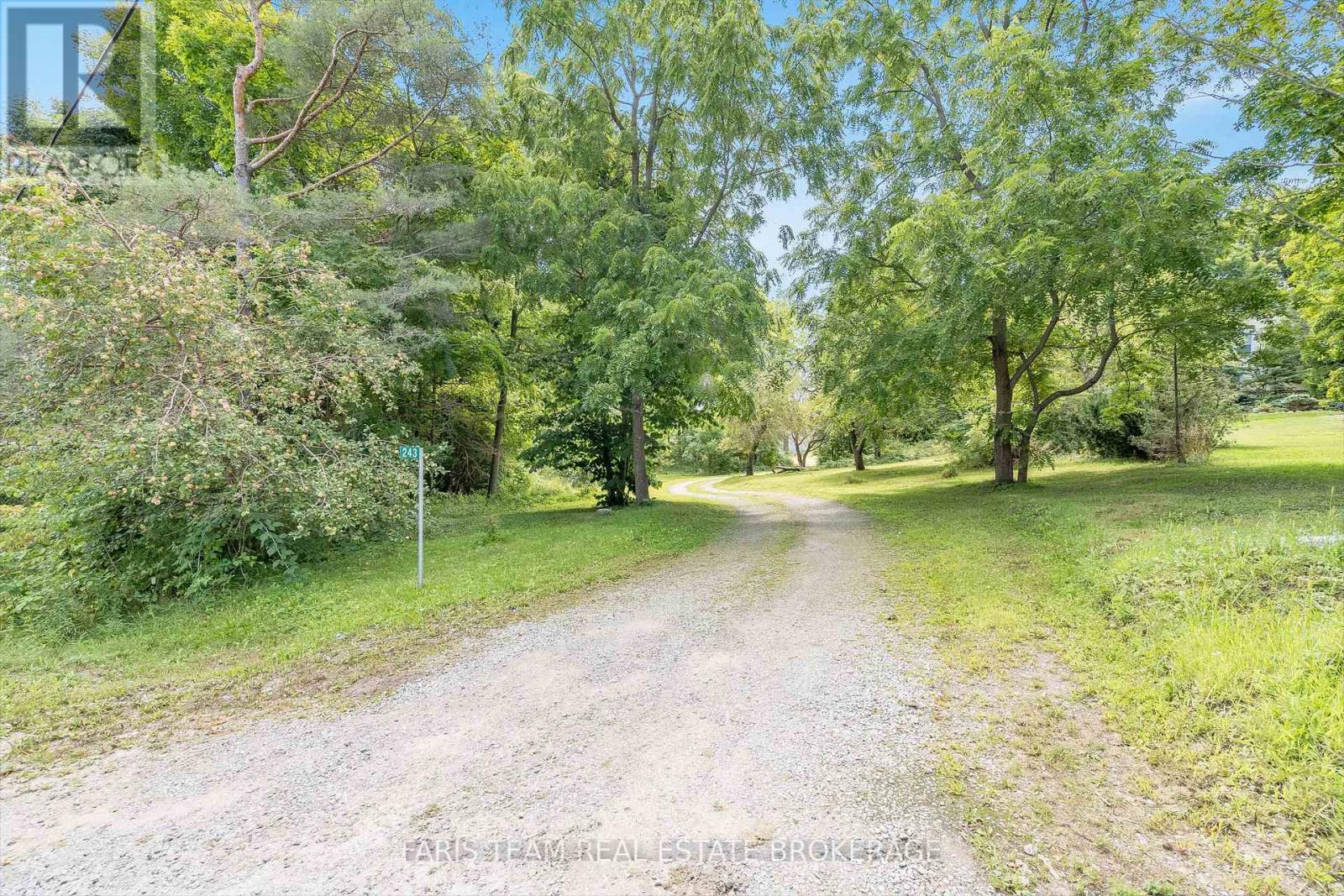 243 Champlain Road, Penetanguishene, Ontario  L9M 1S2 - Photo 5 - S12366105