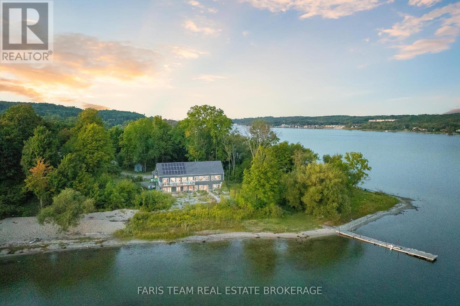 243 Champlain Road, Penetanguishene, Ontario  L9M 1S2 - Photo 2 - S12366105