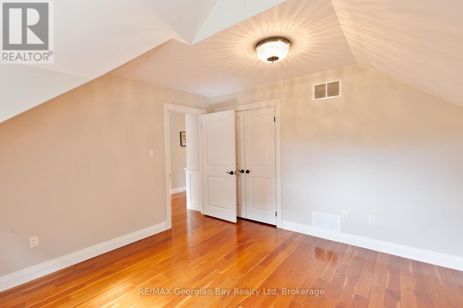 105 Duckworth Street, Barrie, Ontario  L4M 3V9 - Photo 25 - S12400992
