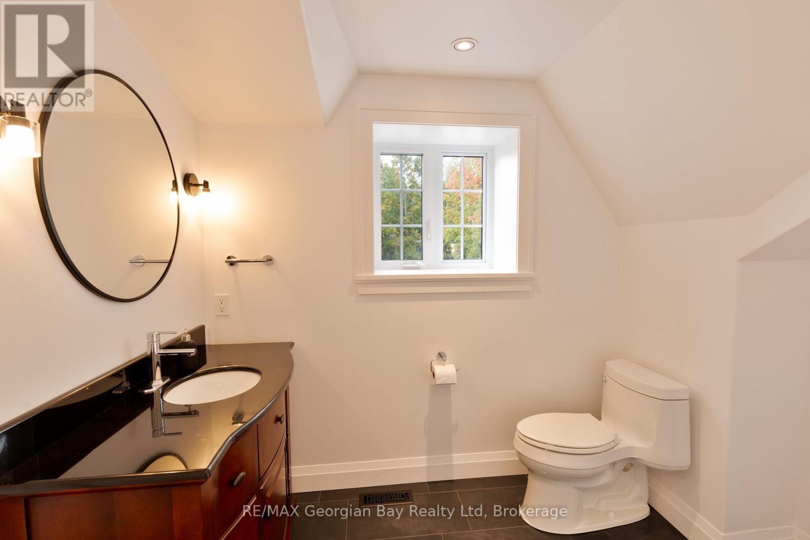 105 Duckworth Street, Barrie, Ontario  L4M 3V9 - Photo 32 - S12400992