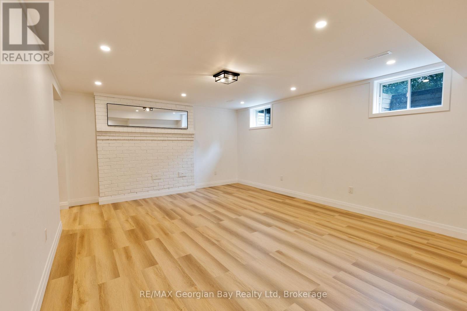 105 Duckworth Street, Barrie, Ontario  L4M 3V9 - Photo 36 - S12400992