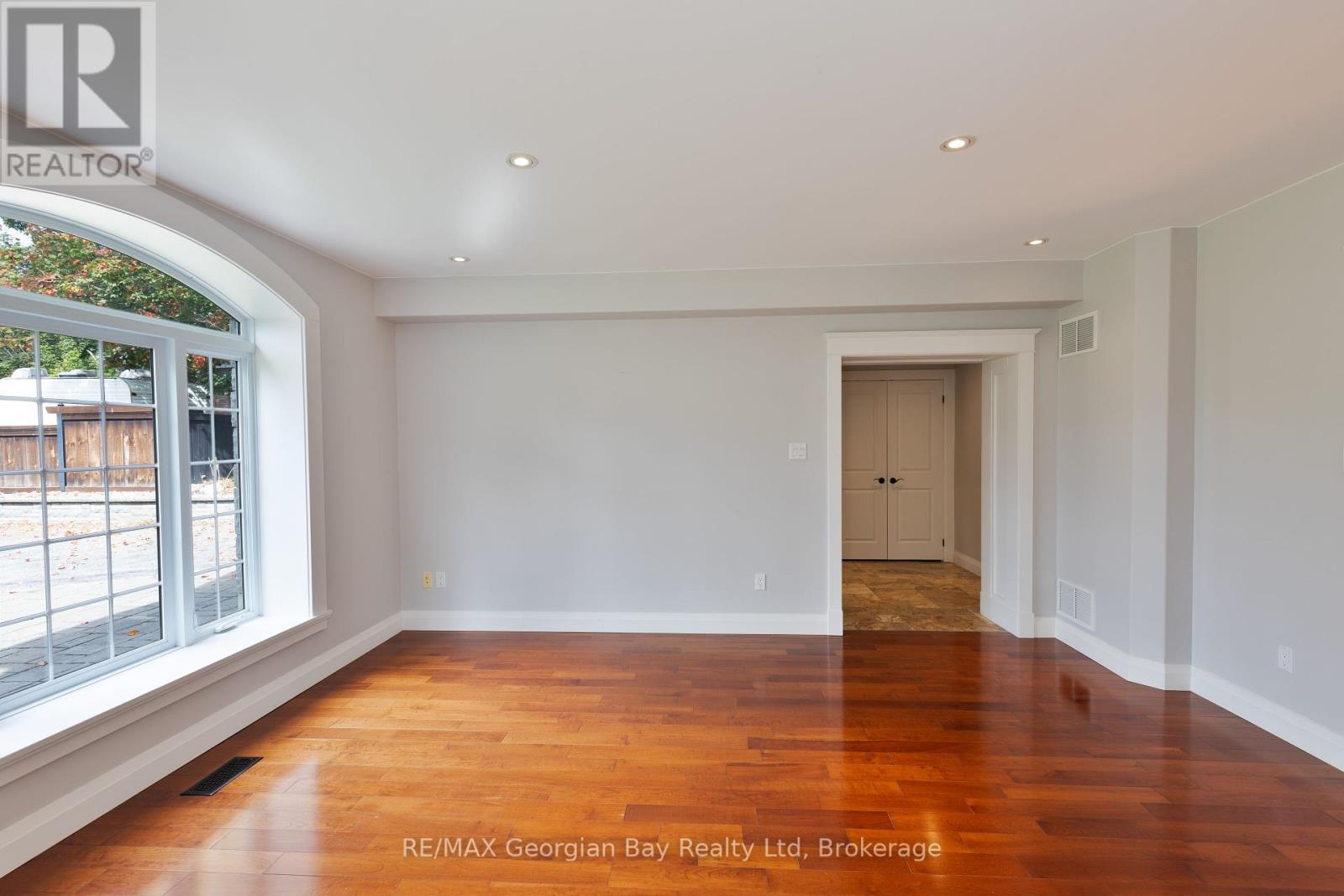 Property at 105 DUCKWORTH STREET image 4