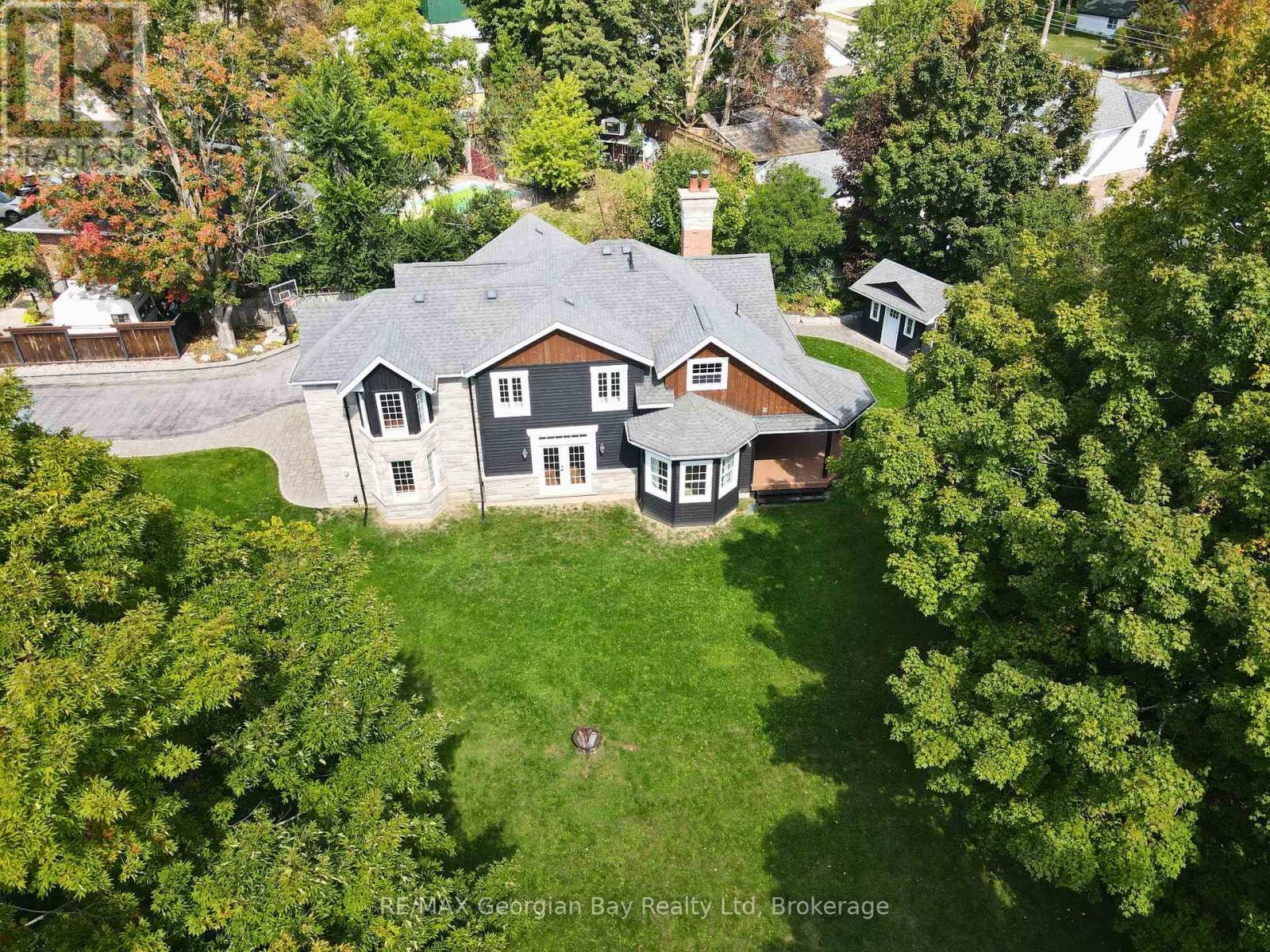 105 Duckworth Street, Barrie, Ontario  L4M 3V9 - Photo 45 - S12400992