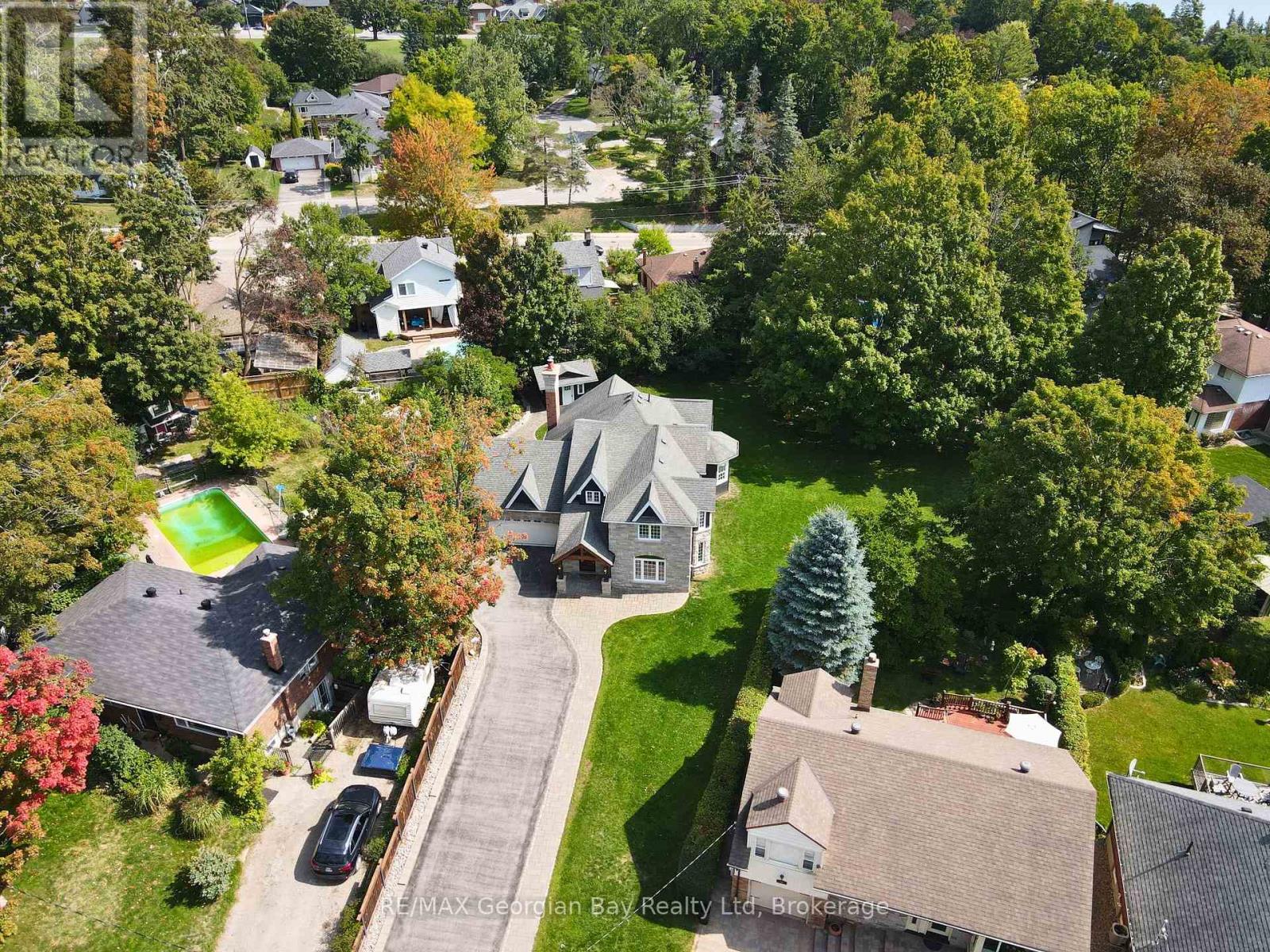 105 Duckworth Street, Barrie, Ontario  L4M 3V9 - Photo 47 - S12400992