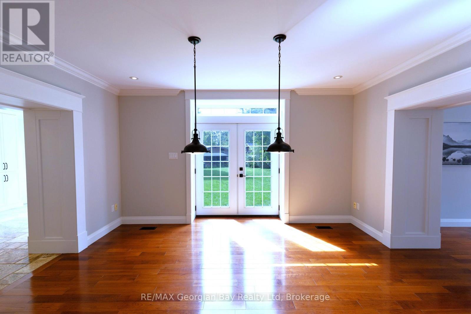 105 Duckworth Street, Barrie, Ontario  L4M 3V9 - Photo 8 - S12400992