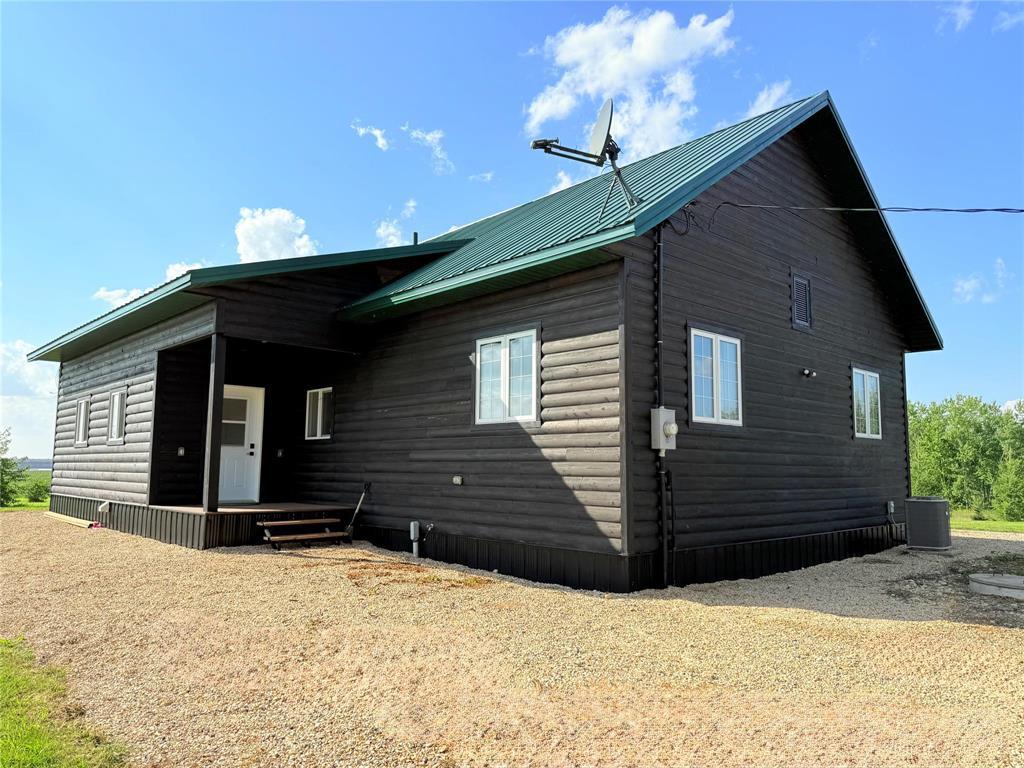 188 N Road, Swan River, Manitoba  R0L 0C0 - Photo 4 - 202522991