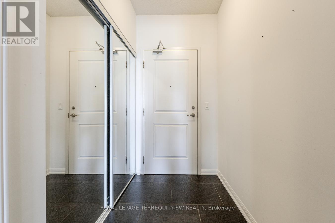 1707 - 21 Grand Magazine Street, Toronto, Ontario  M5V 1B5 - Photo 12 - C12400893
