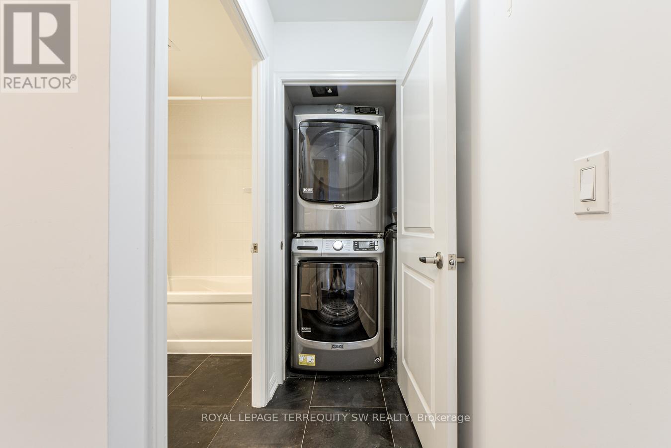 1707 - 21 Grand Magazine Street, Toronto, Ontario  M5V 1B5 - Photo 22 - C12400893