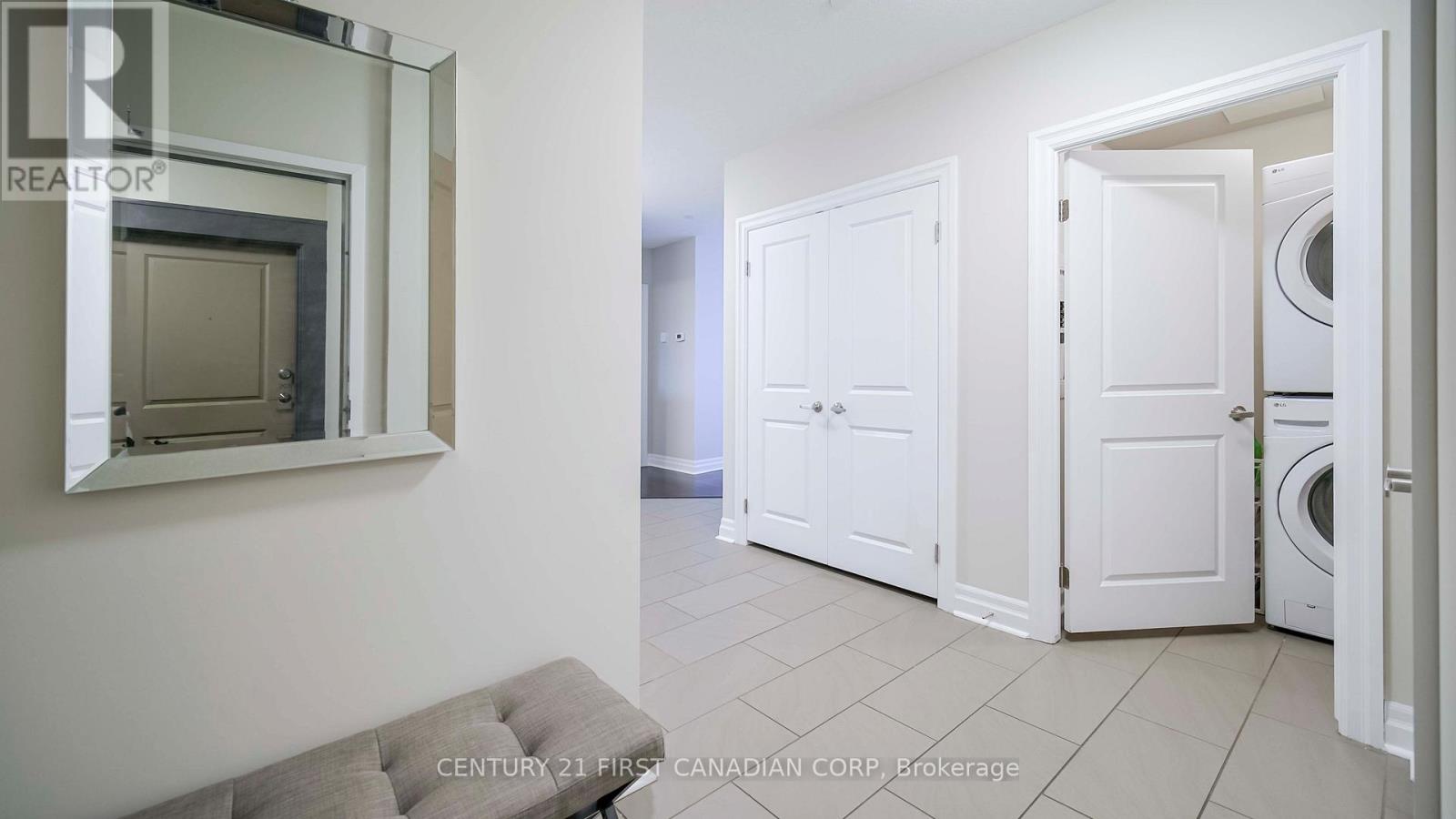 504 - 240 Villagewalk Boulevard, London North, Ontario  N6G 0P6 - Photo 4 - X12400951