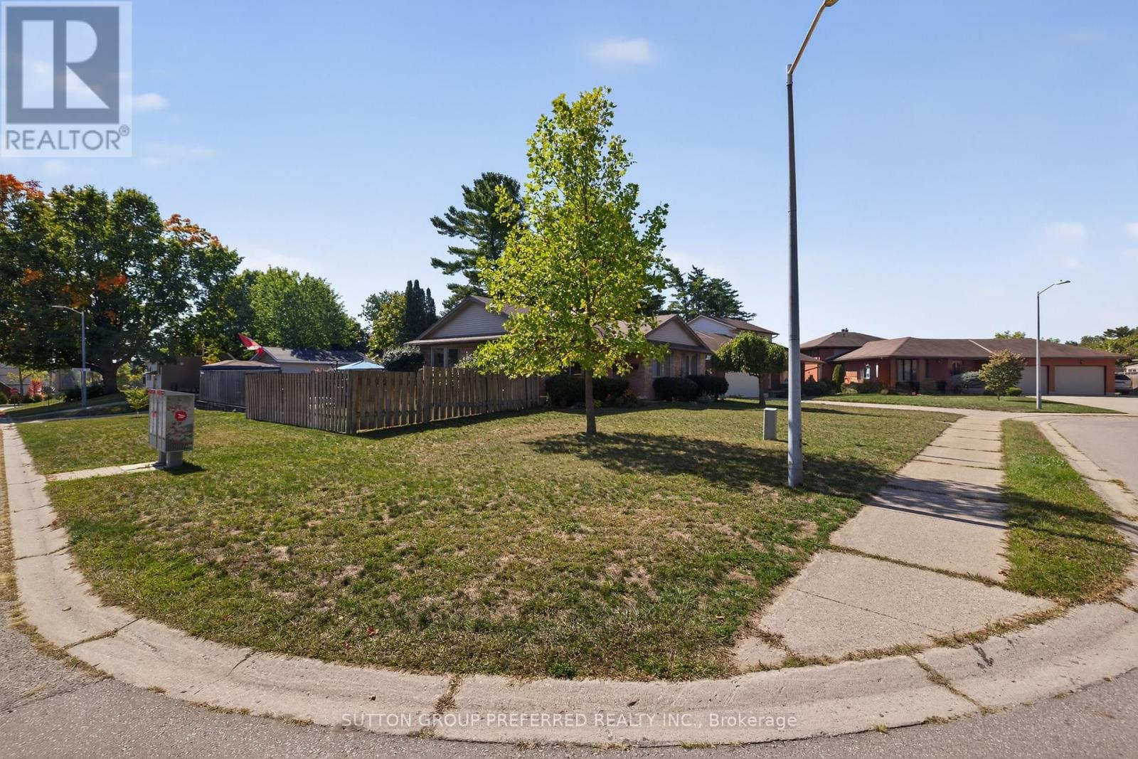17 Clear Valley Drive, Tillsonburg, Ontario  N4G 4X9 - Photo 46 - X12400998