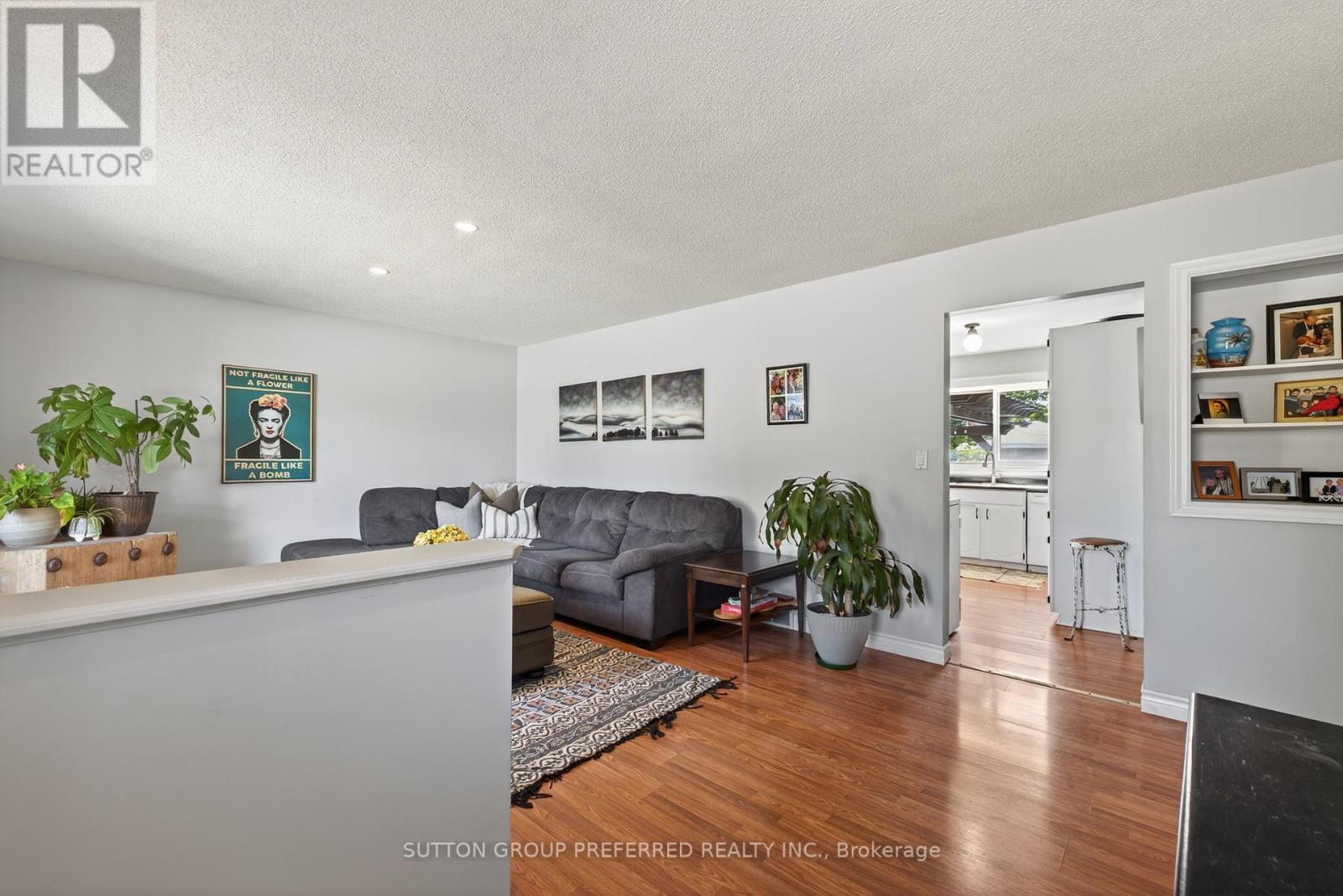 17 Clear Valley Drive, Tillsonburg, Ontario  N4G 4X9 - Photo 5 - X12400998