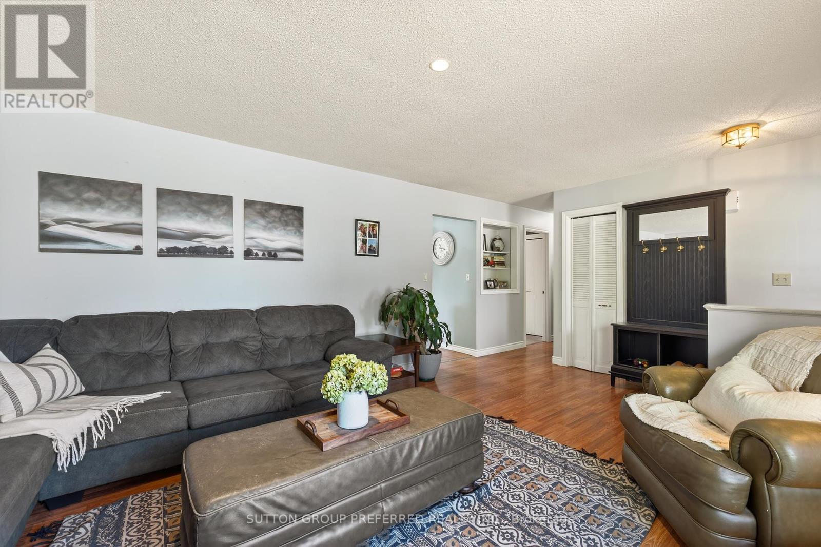 17 Clear Valley Drive, Tillsonburg, Ontario  N4G 4X9 - Photo 6 - X12400998