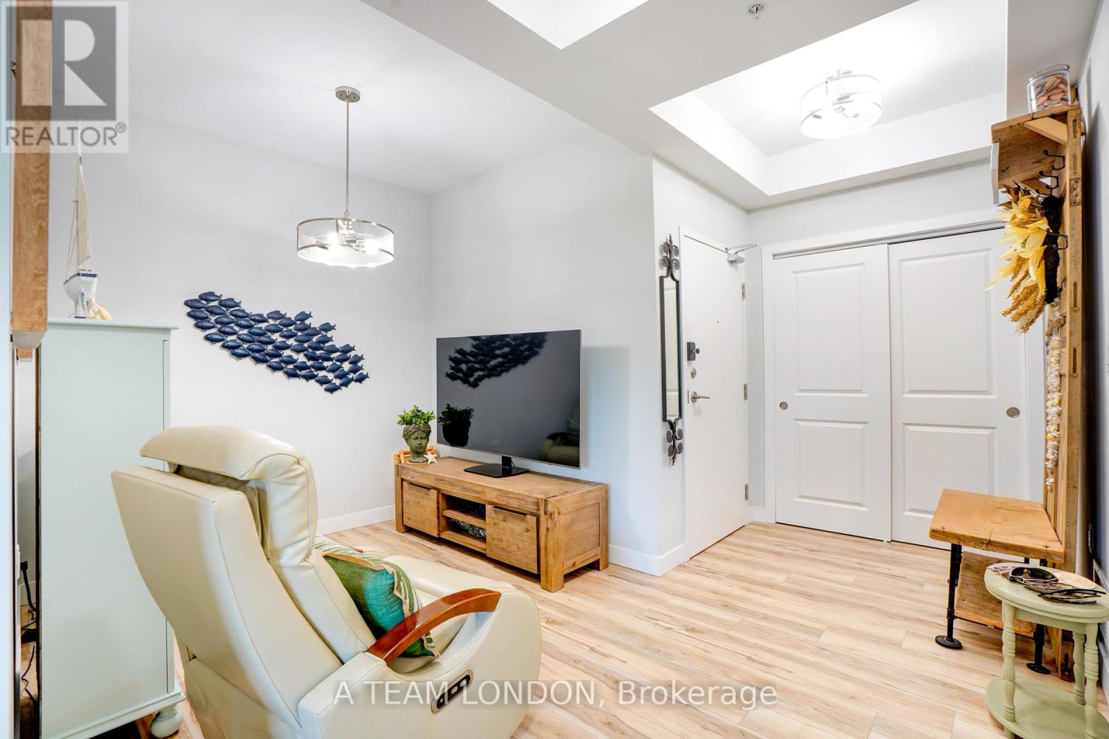217-100 The Promenade, Central Elgin, Ontario  N5L 1C5 - Photo 6 - X12401037