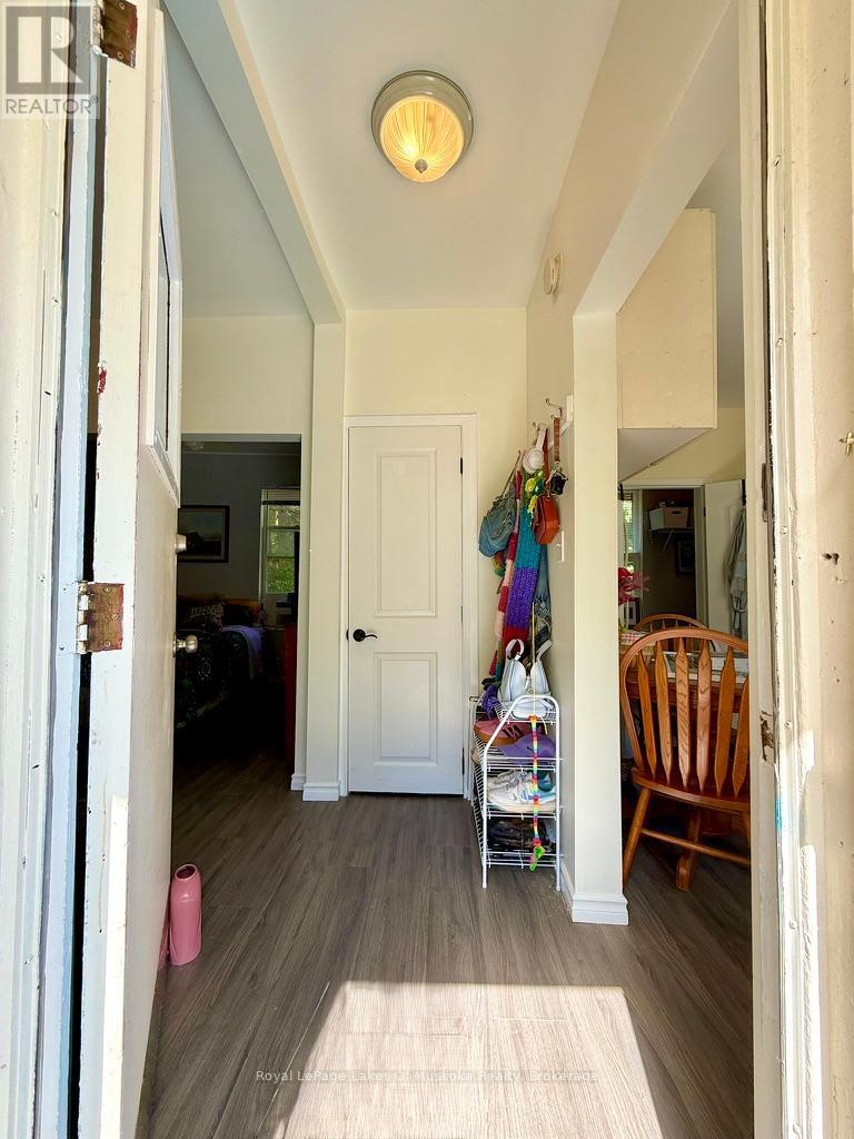 4 Duncan Street E, Huntsville (Chaffey), Ontario  P1H 1W4 - Photo 2 - X12401062