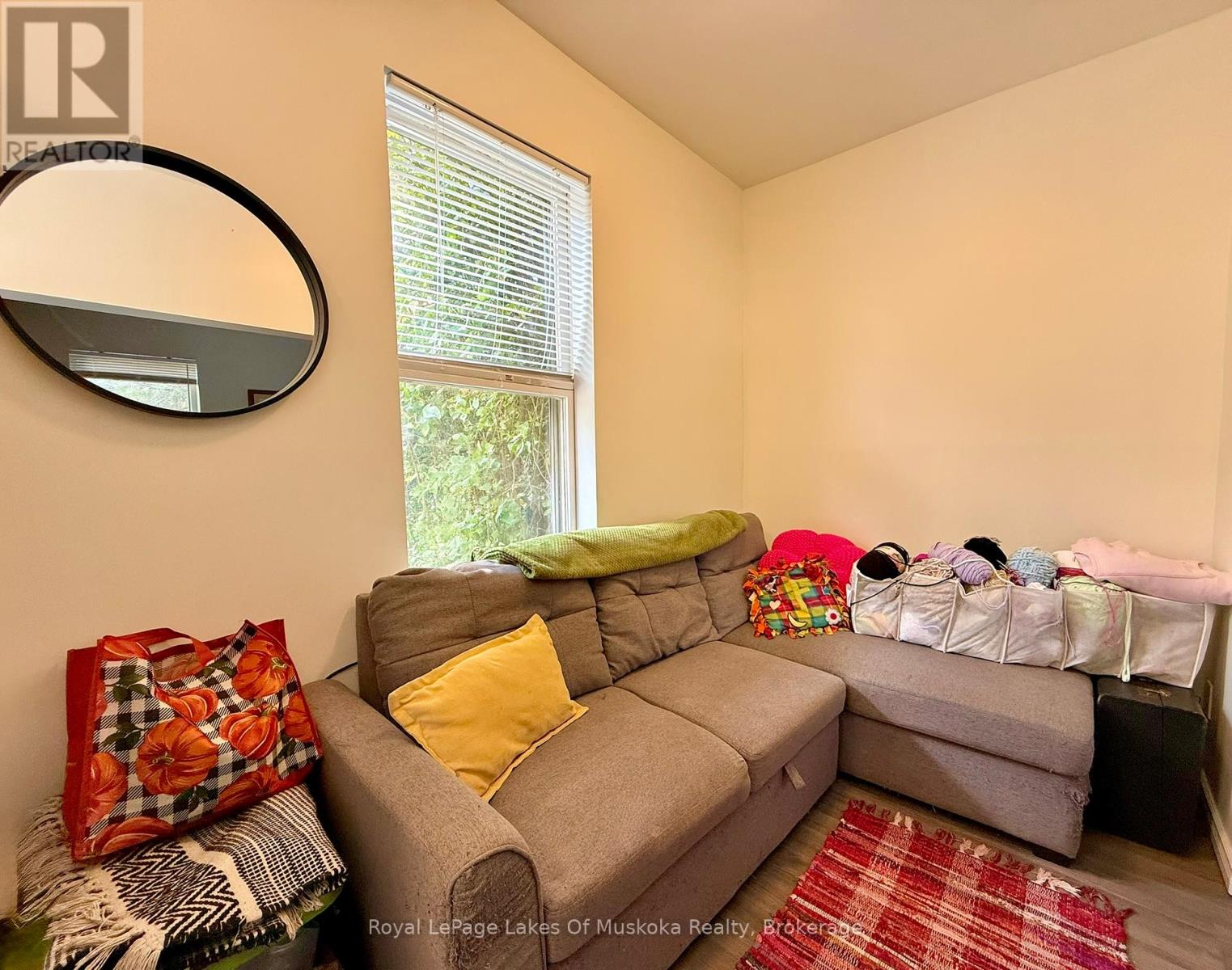 4 Duncan Street E, Huntsville (Chaffey), Ontario  P1H 1W4 - Photo 3 - X12401062