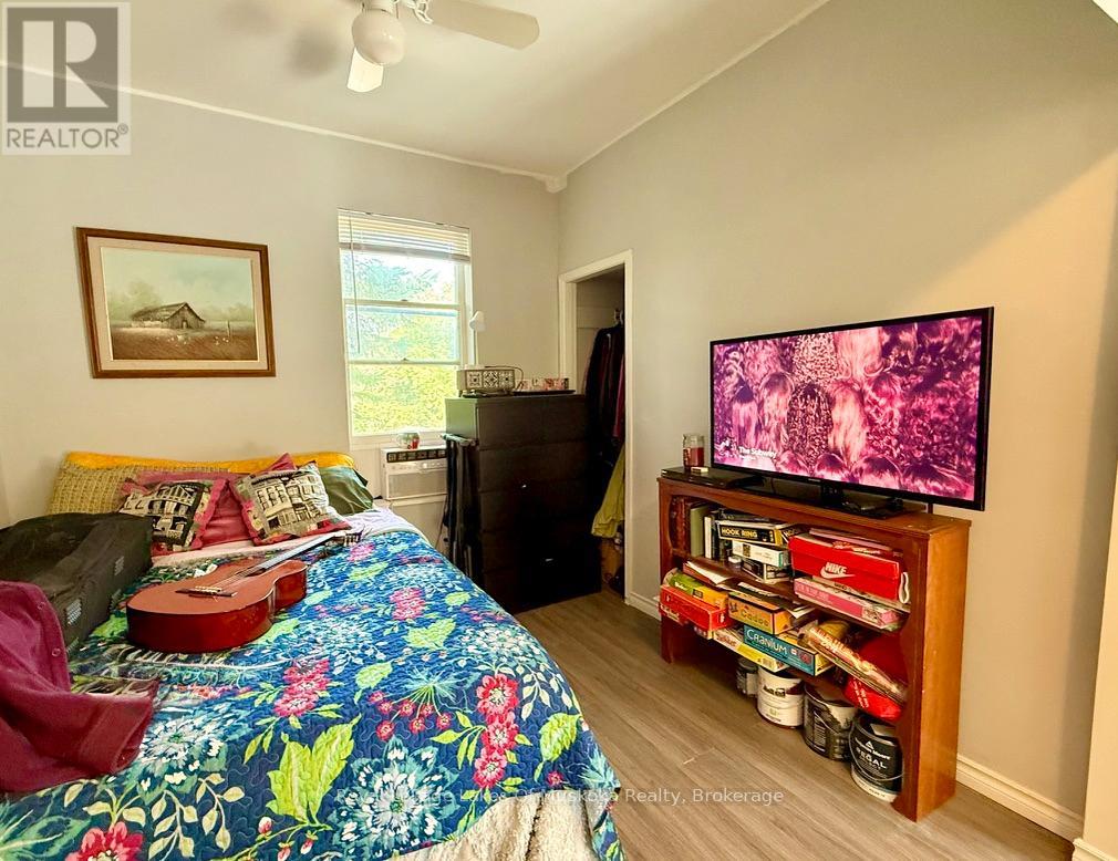 4 Duncan Street E, Huntsville (Chaffey), Ontario  P1H 1W4 - Photo 6 - X12401062
