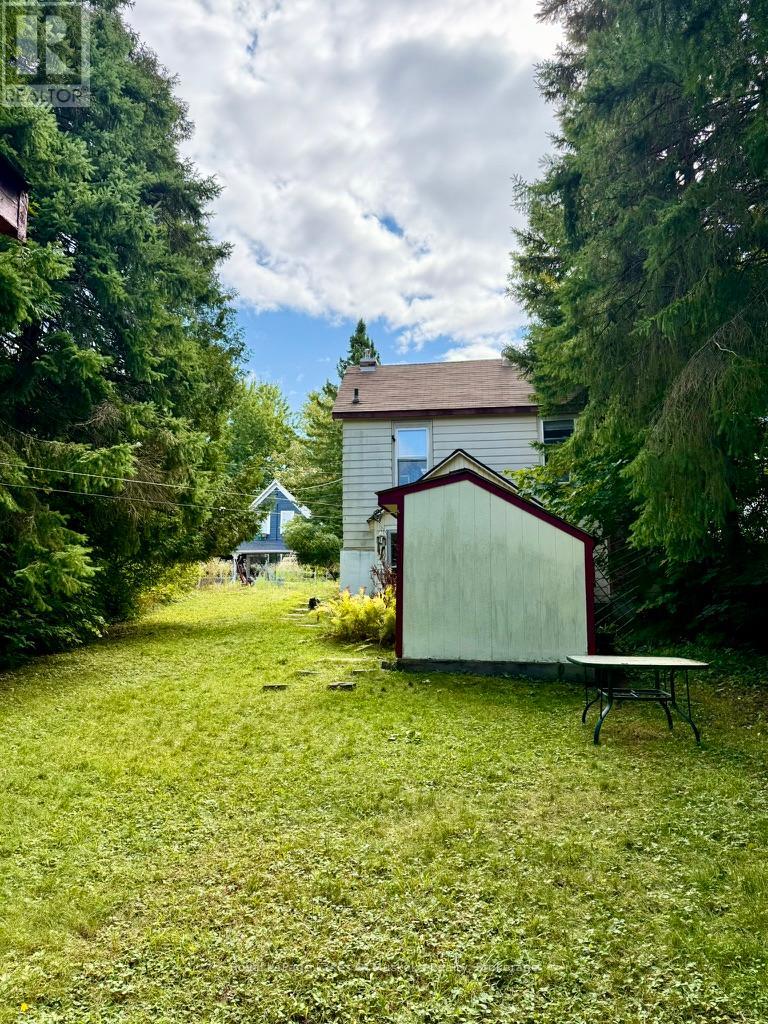 4 Duncan Street E, Huntsville (Chaffey), Ontario  P1H 1W4 - Photo 9 - X12401062