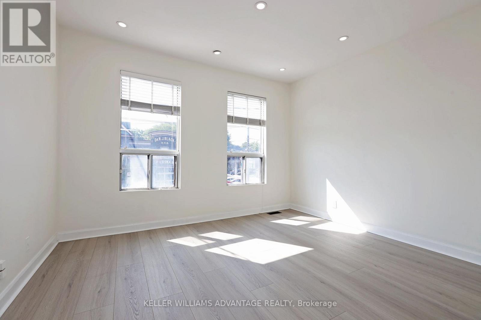 952 Queen Street E, Toronto, Ontario  M4M 1J7 - Photo 11 - E12400919