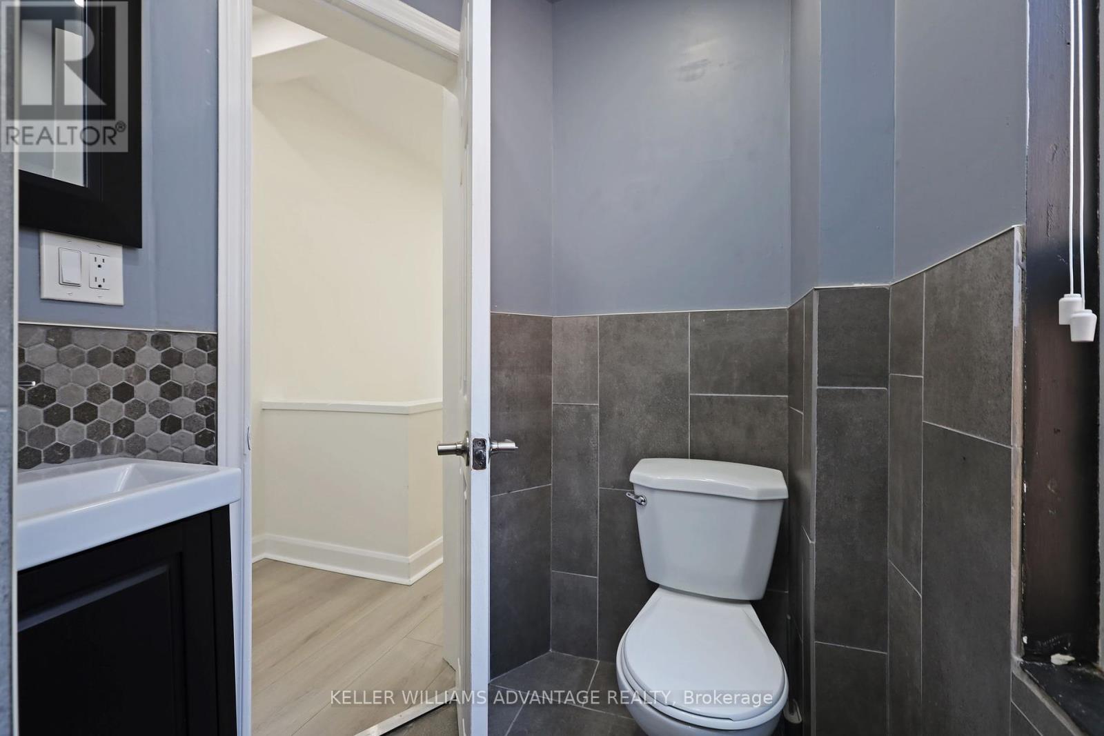 952 Queen Street E, Toronto, Ontario  M4M 1J7 - Photo 14 - E12400919