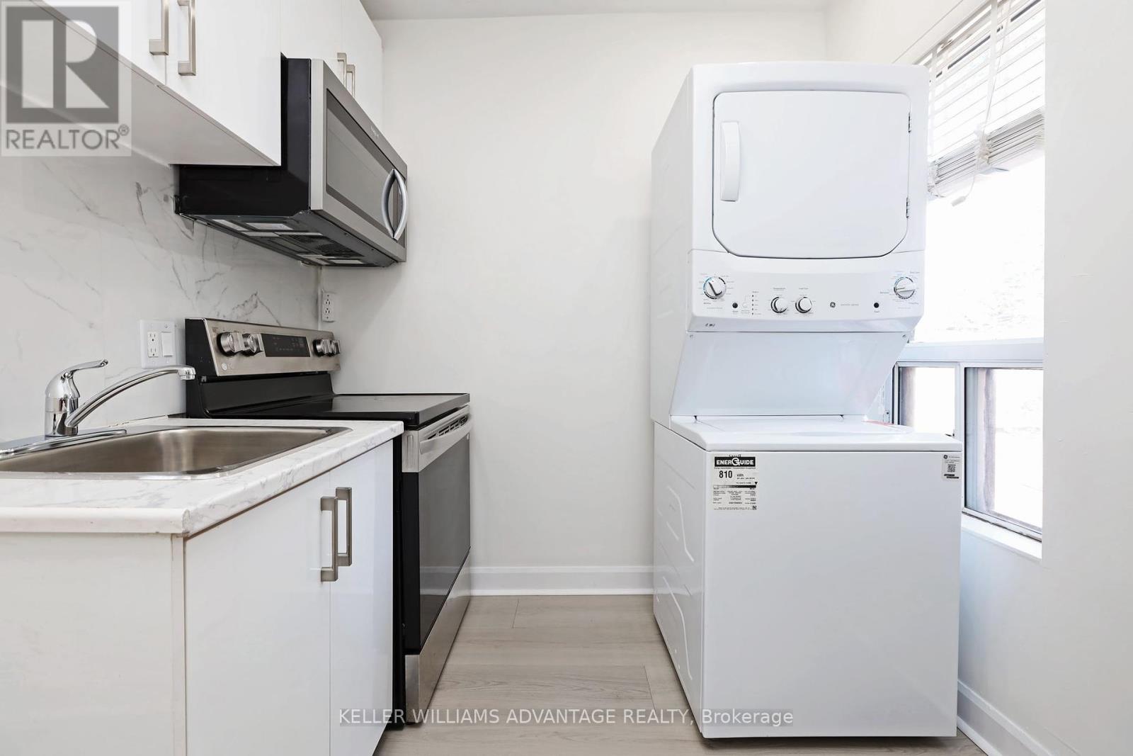 952 Queen Street E, Toronto, Ontario  M4M 1J7 - Photo 8 - E12400919