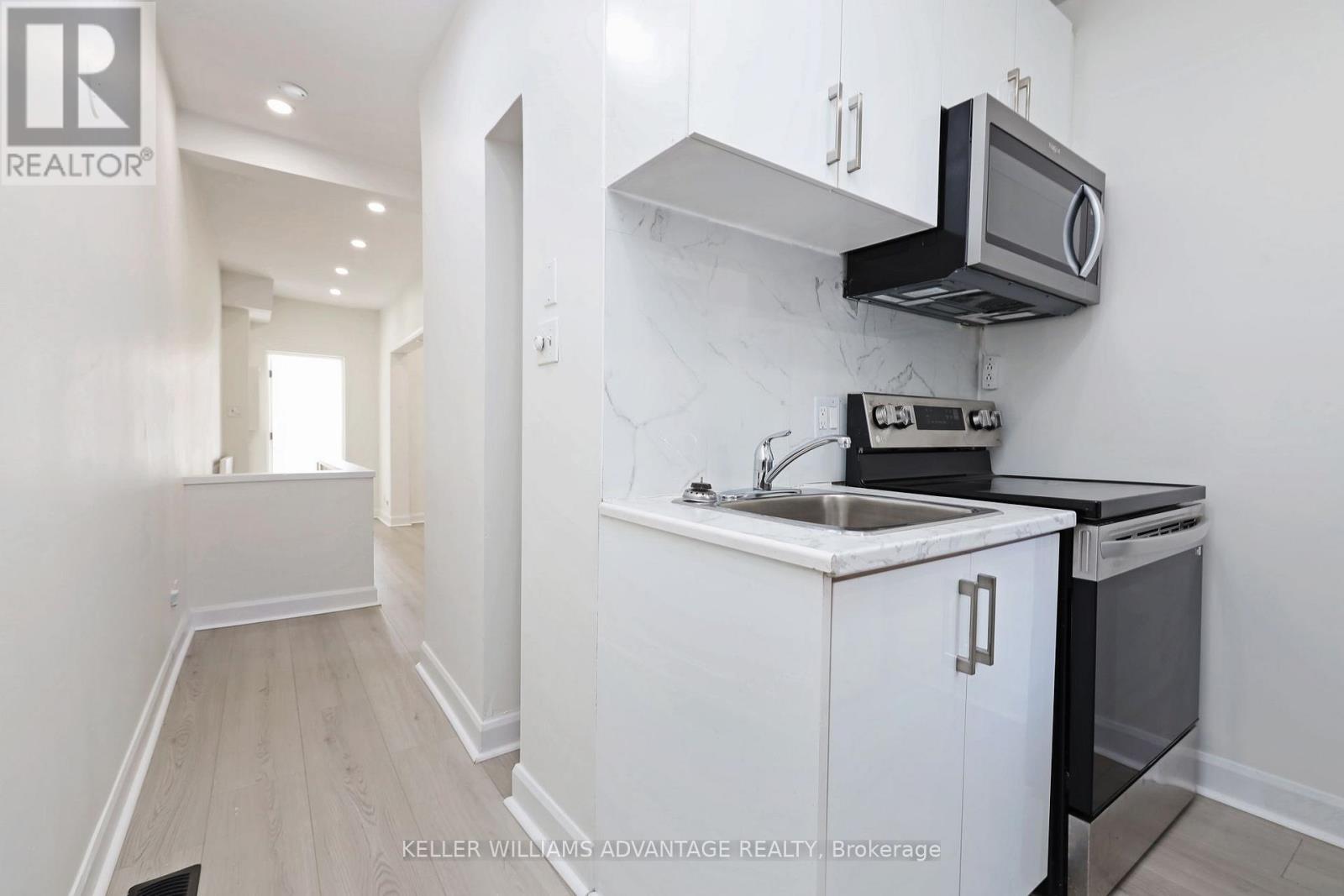 952 Queen Street E, Toronto, Ontario  M4M 1J7 - Photo 9 - E12400919