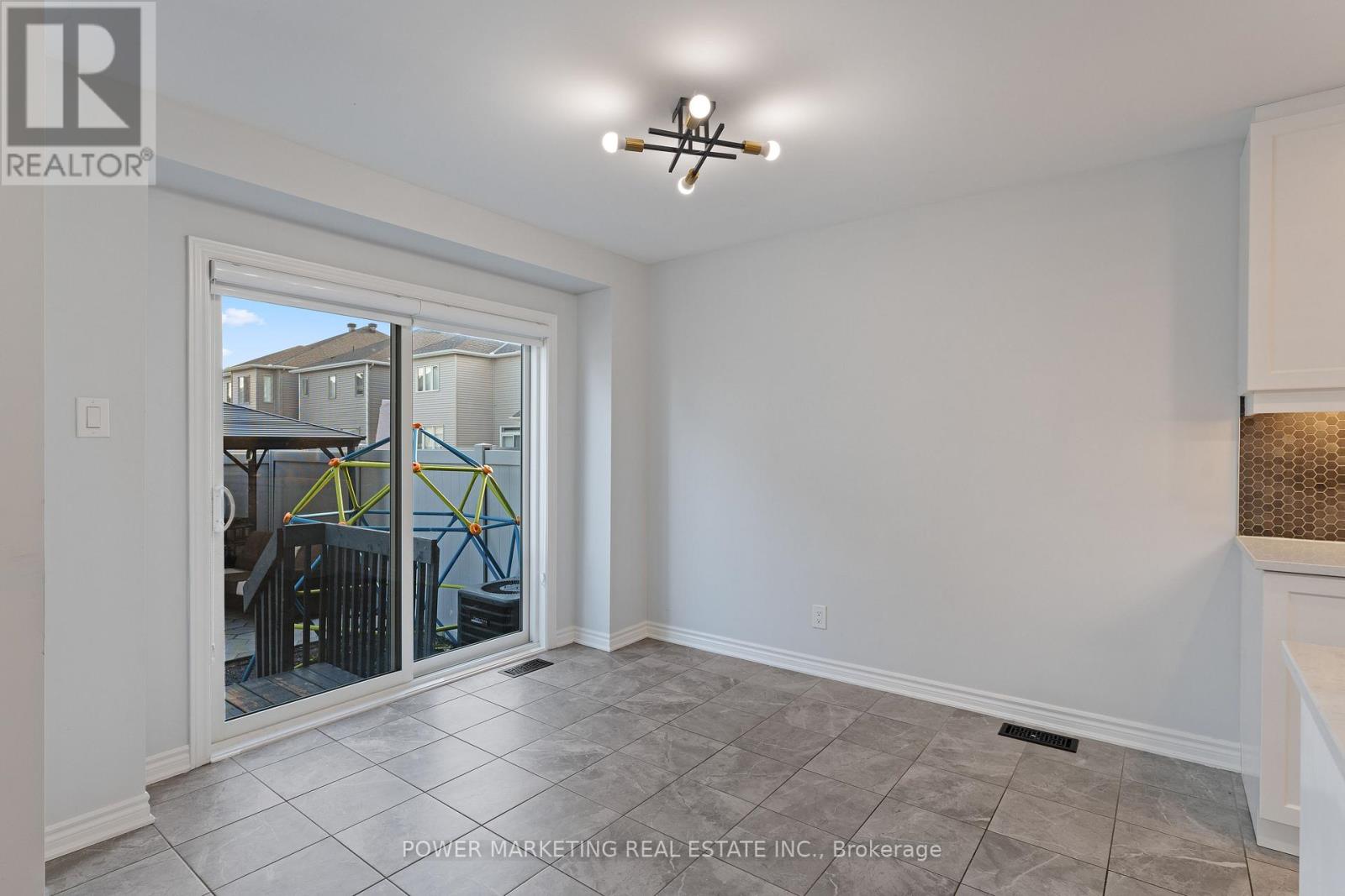 815 Henslows Circle, Ottawa, Ontario  K4A 5H6 - Photo 11 - X12400993