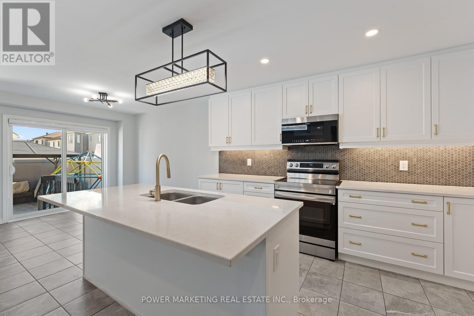 815 Henslows Circle, Ottawa, Ontario  K4A 5H6 - Photo 7 - X12400993