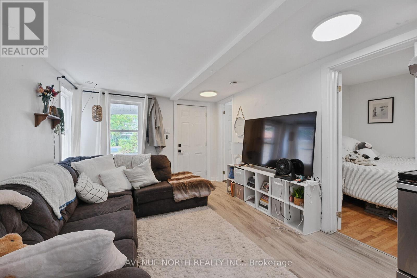 210 Dagmar Avenue, Ottawa, Ontario  K1L 5S9 - Photo 10 - X12401018