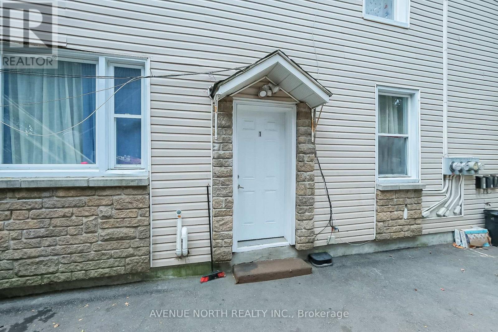 210 Dagmar Avenue, Ottawa, Ontario  K1L 5S9 - Photo 16 - X12401018