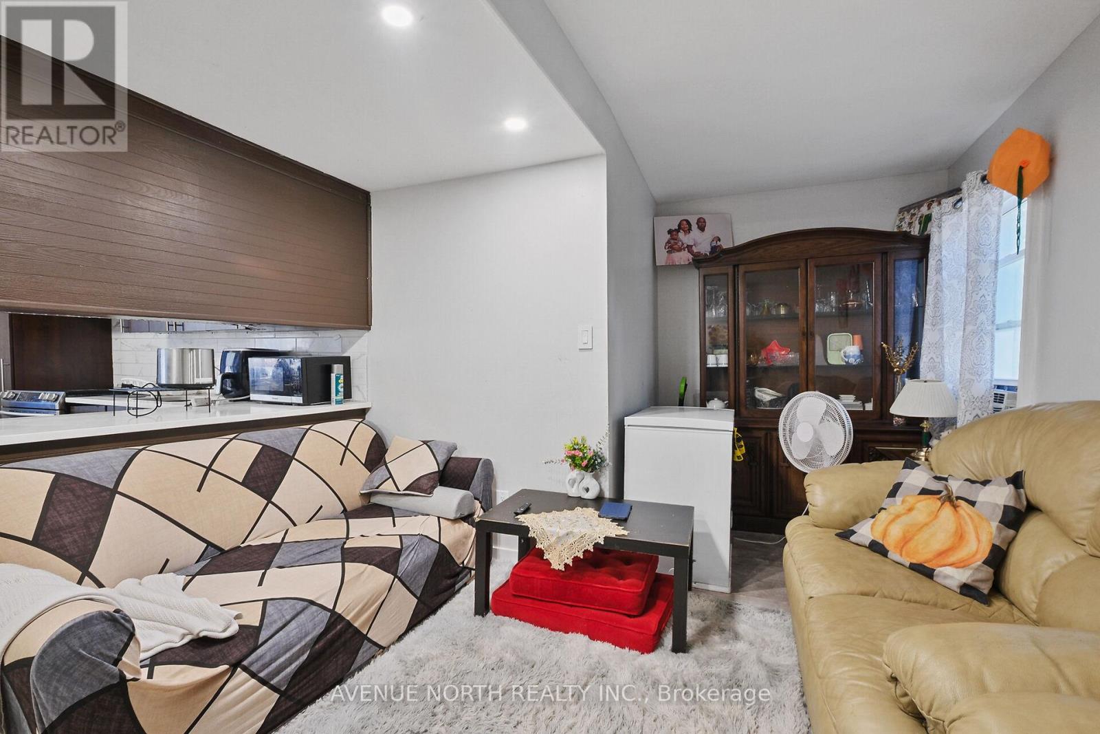 210 Dagmar Avenue, Ottawa, Ontario  K1L 5S9 - Photo 20 - X12401018