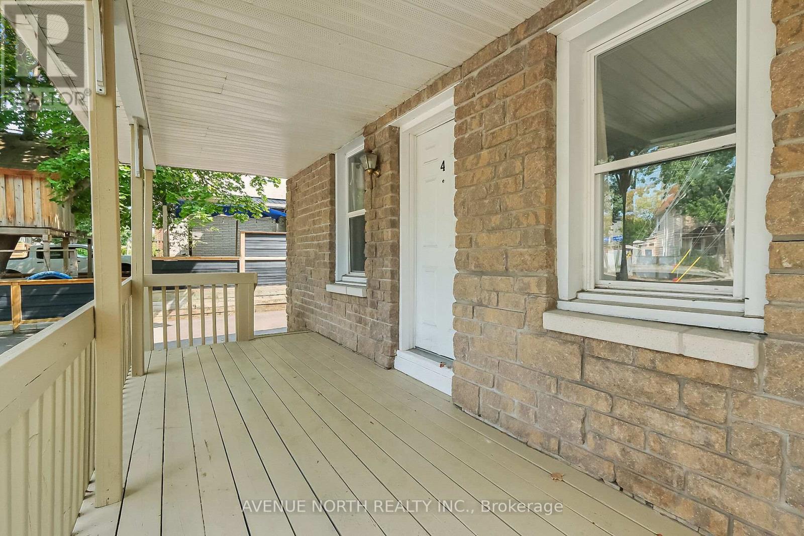 210 Dagmar Avenue, Ottawa, Ontario  K1L 5S9 - Photo 6 - X12401018