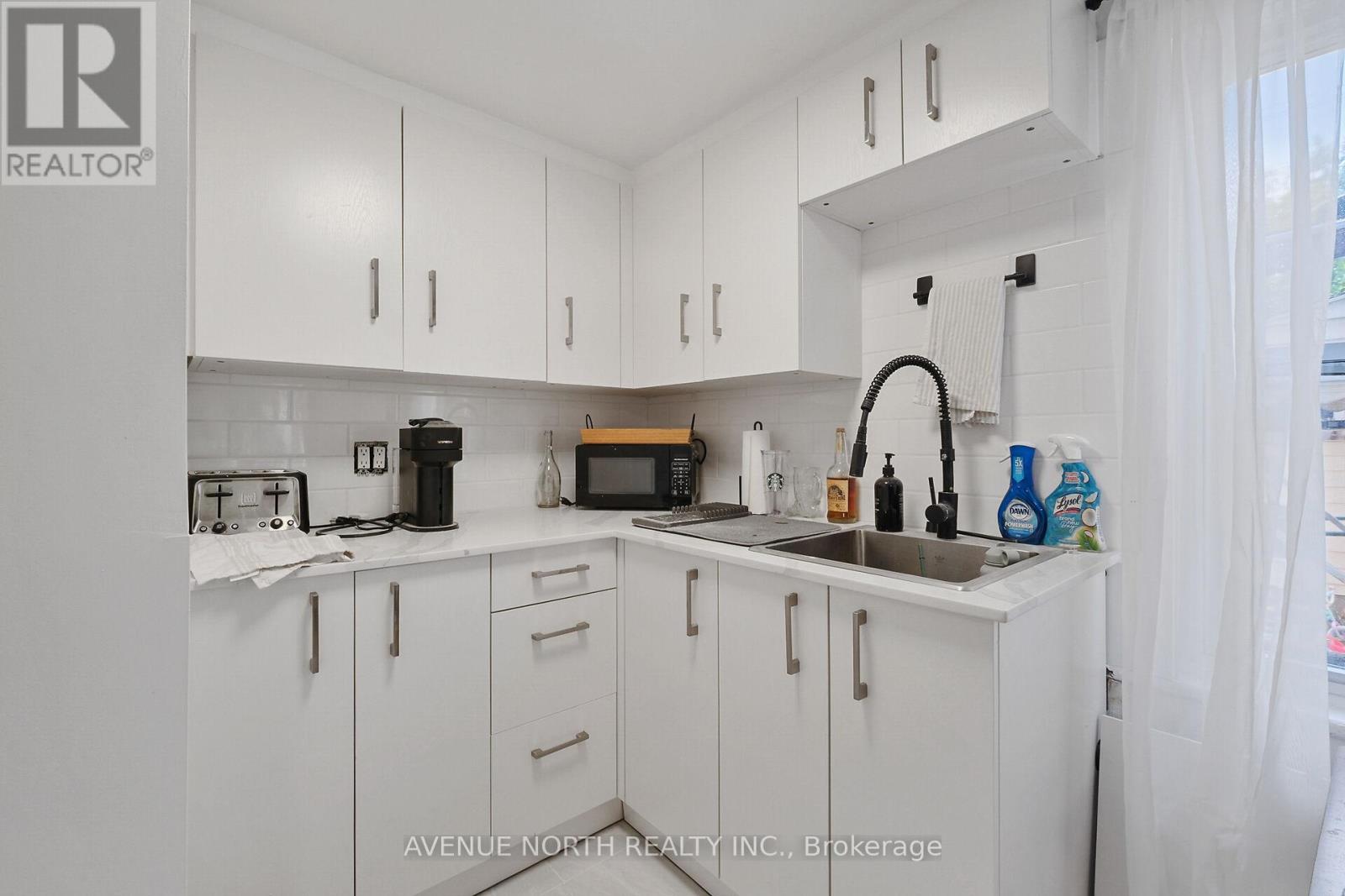 210 Dagmar Avenue, Ottawa, Ontario  K1L 5S9 - Photo 9 - X12401018