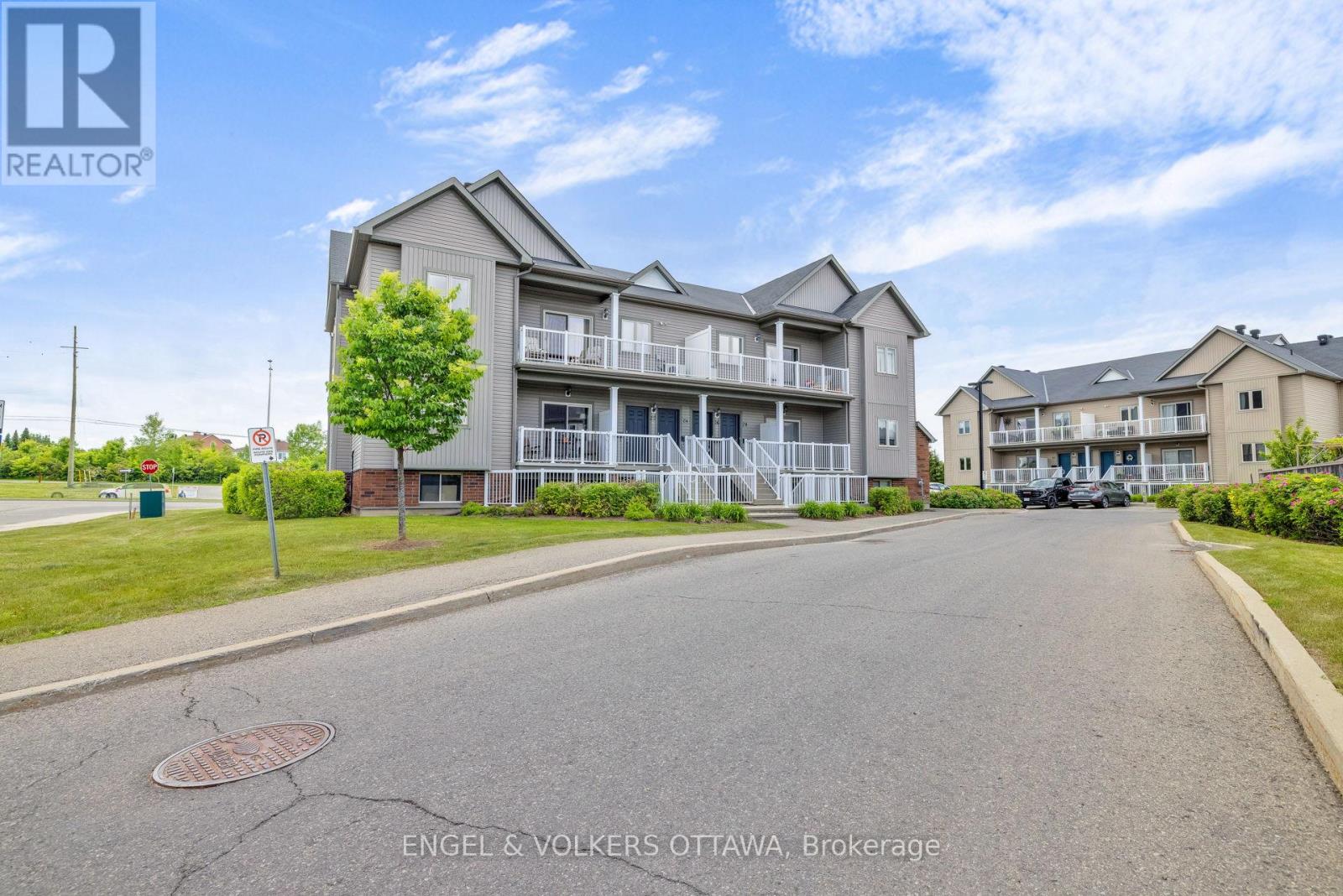 4 - 44 Sternes Private, Ottawa, Ontario  K4A 0X8 - Photo 3 - X12401044