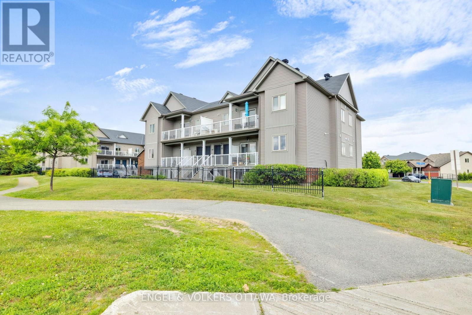 4 - 44 Sternes Private, Ottawa, Ontario  K4A 0X8 - Photo 5 - X12401044