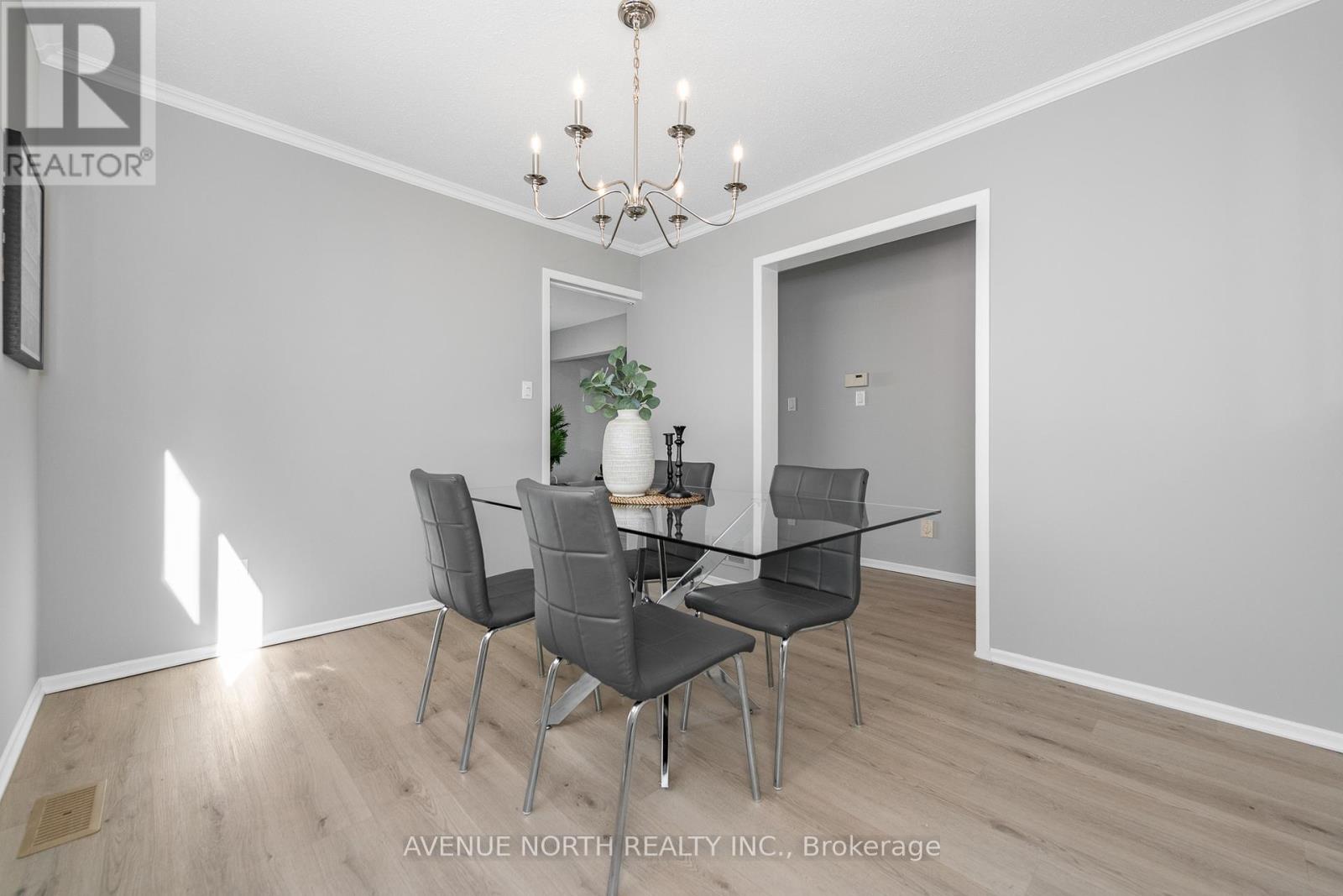 2 Chickasaw Crescent, Ottawa, Ontario  K2M 1M3 - Photo 12 - X12401058