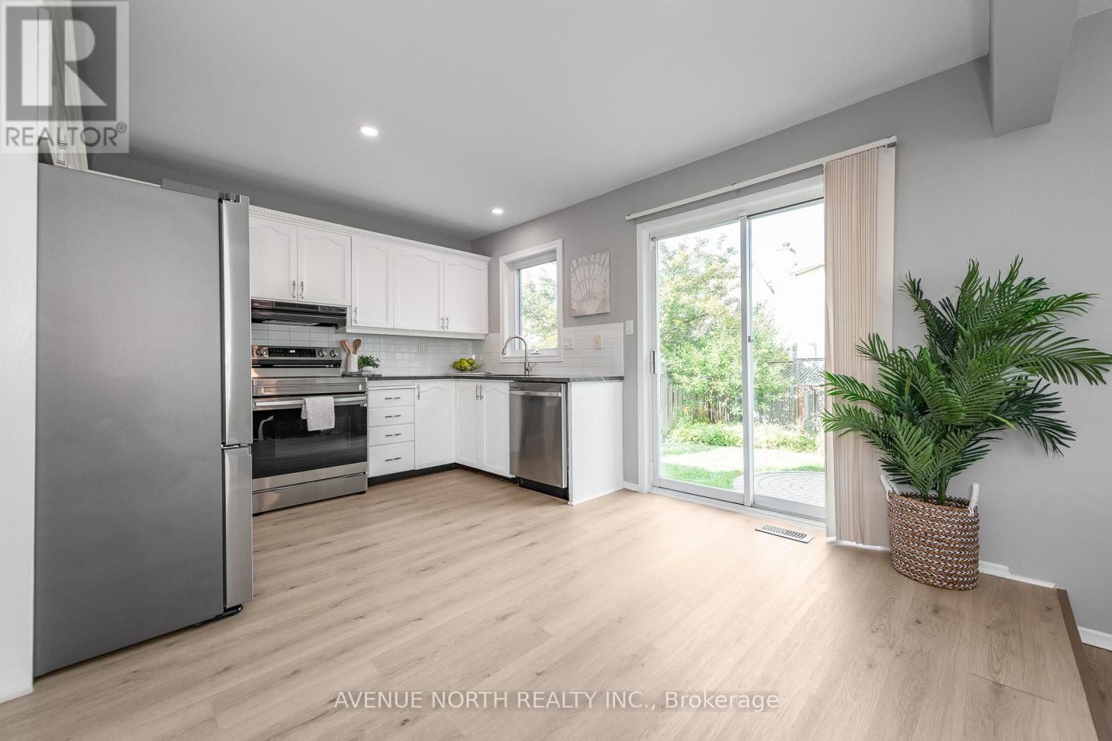 2 Chickasaw Crescent, Ottawa, Ontario  K2M 1M3 - Photo 17 - X12401058