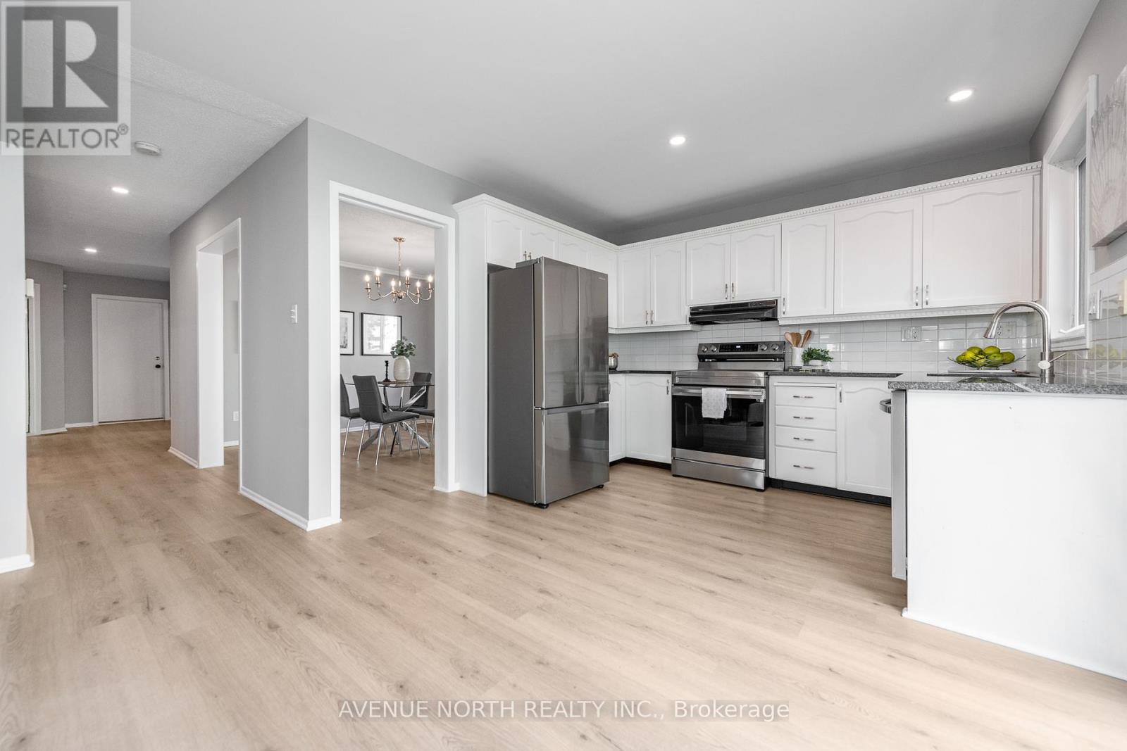 2 Chickasaw Crescent, Ottawa, Ontario  K2M 1M3 - Photo 18 - X12401058