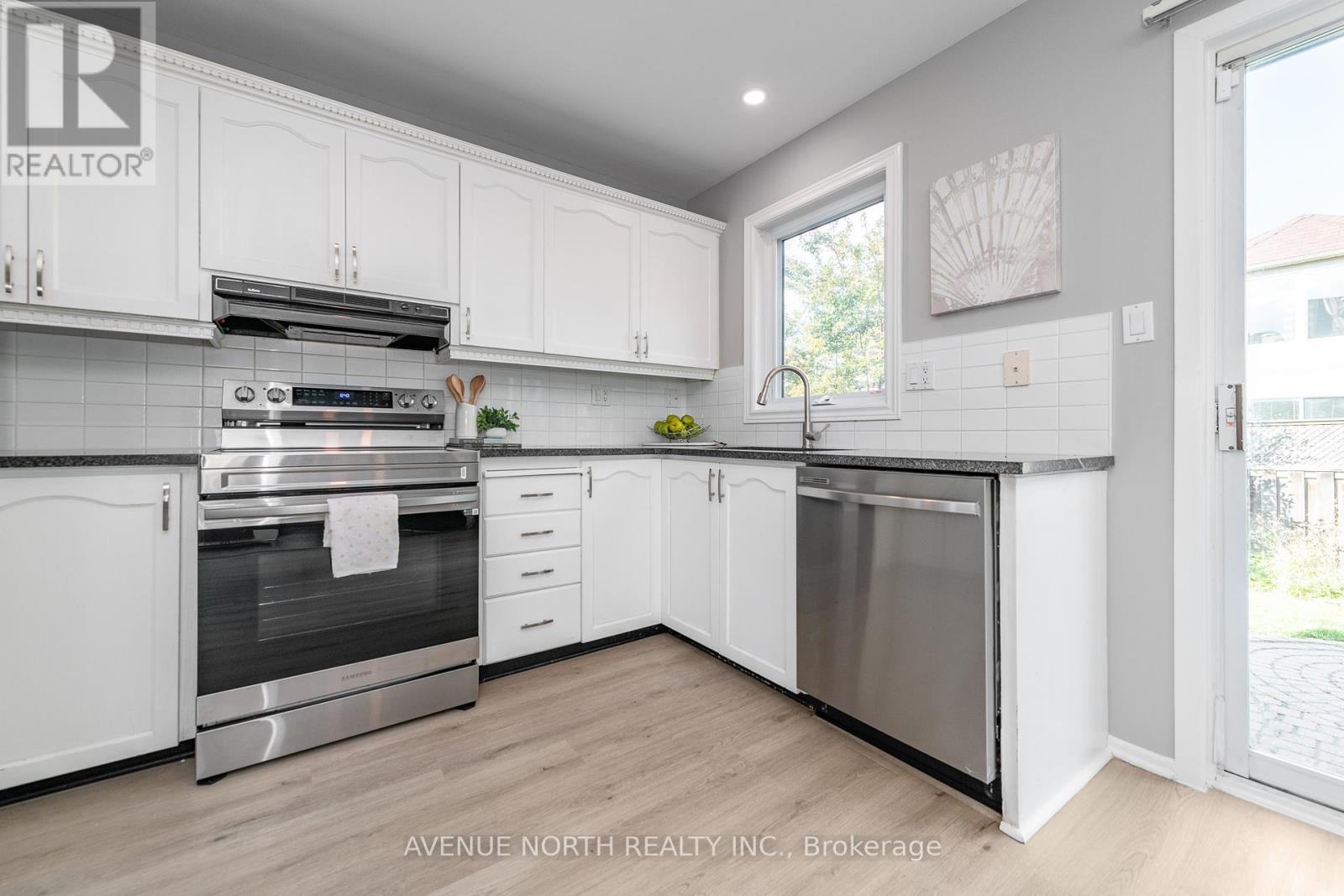 2 Chickasaw Crescent, Ottawa, Ontario  K2M 1M3 - Photo 19 - X12401058
