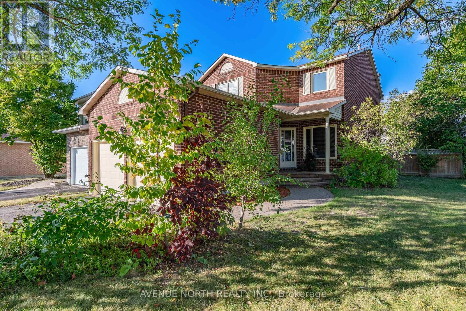 2 Chickasaw Crescent, Ottawa, Ontario  K2M 1M3 - Photo 2 - X12401058