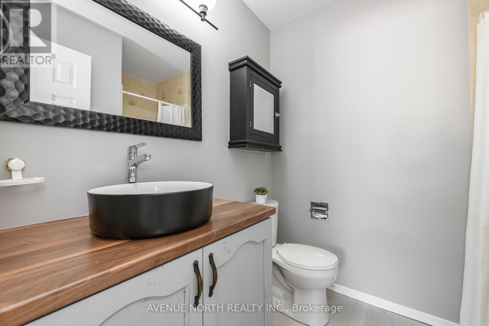 2 Chickasaw Crescent, Ottawa, Ontario  K2M 1M3 - Photo 30 - X12401058