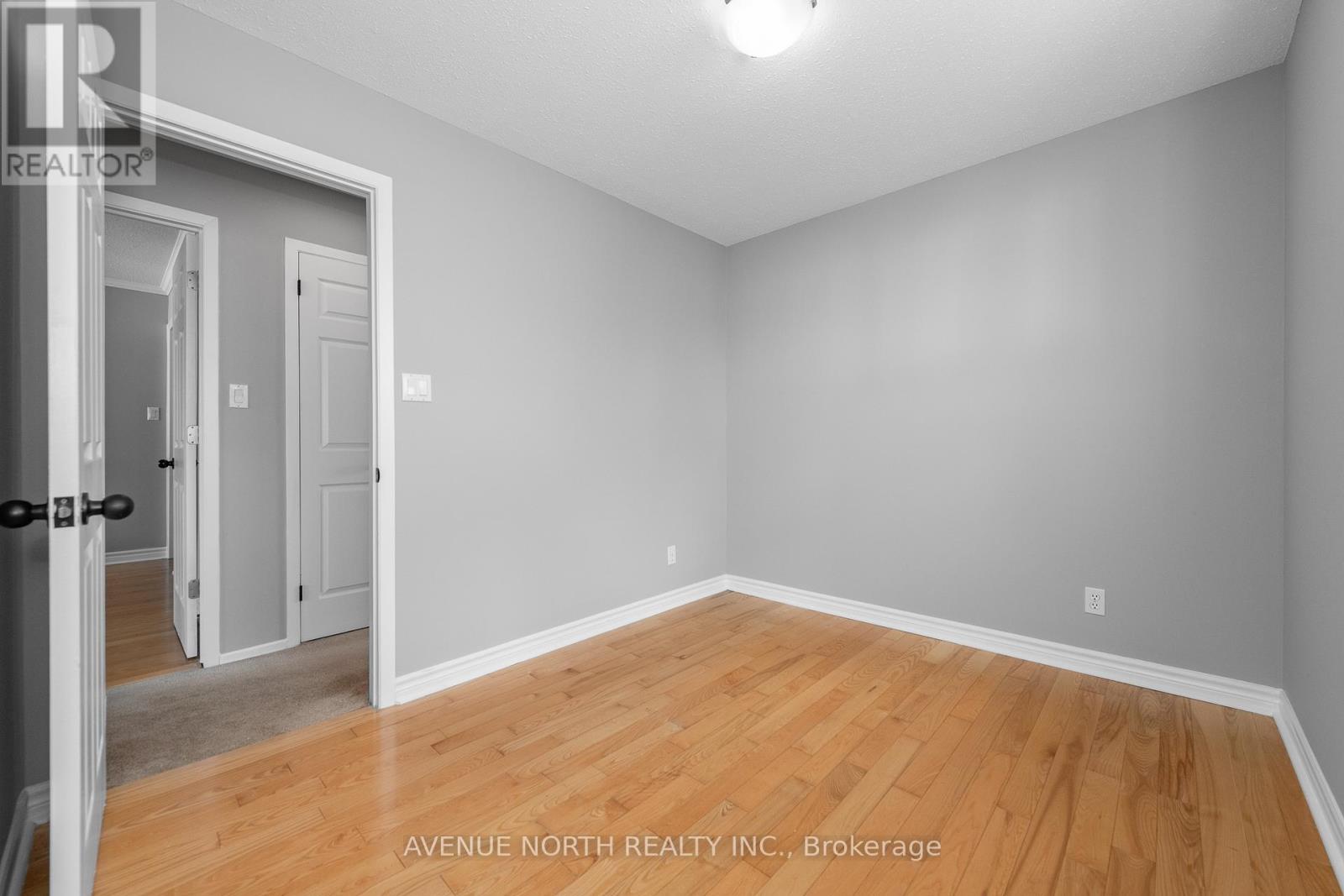 2 Chickasaw Crescent, Ottawa, Ontario  K2M 1M3 - Photo 34 - X12401058