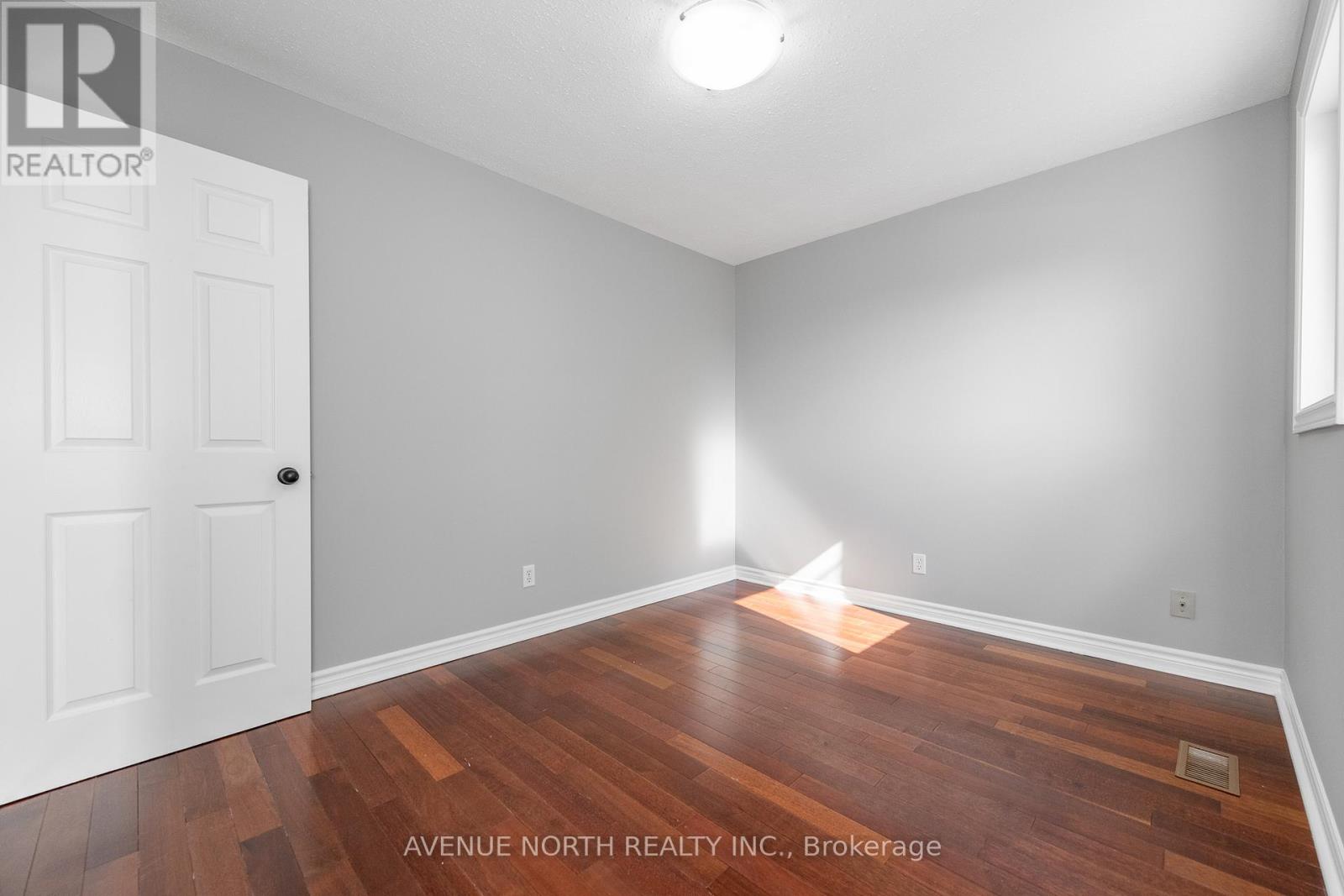 2 Chickasaw Crescent, Ottawa, Ontario  K2M 1M3 - Photo 38 - X12401058